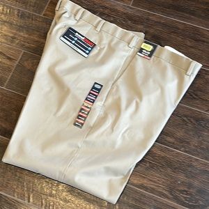 Roundtree & Yorke Travel Smart Chino Pants Flat Front Slacks Casual - NWT